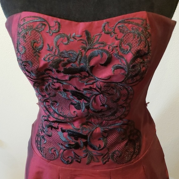 Deep red embroidered strapless dress - Picture 2 of 5